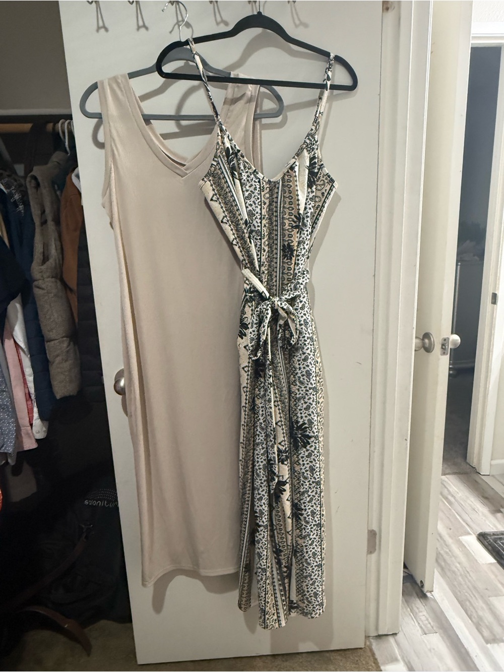Neutral Beige Midi Dress with Adjustable Tie - Elegant 
Left L right M